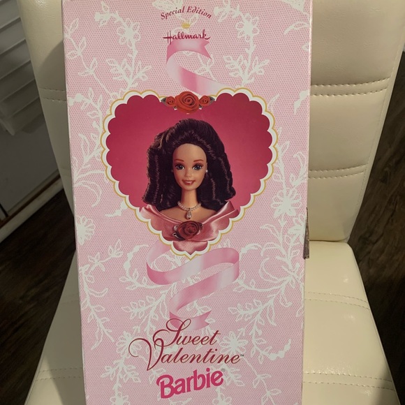 NIB Sweet Valentine Barbie - Picture 1 of 9